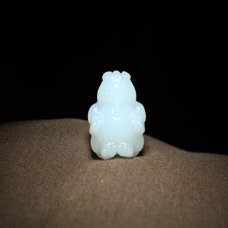 天然和田玉白玉抱抱兽瑞兽貔貅通天孔尺寸：17/20/17mm，重量：7.67g