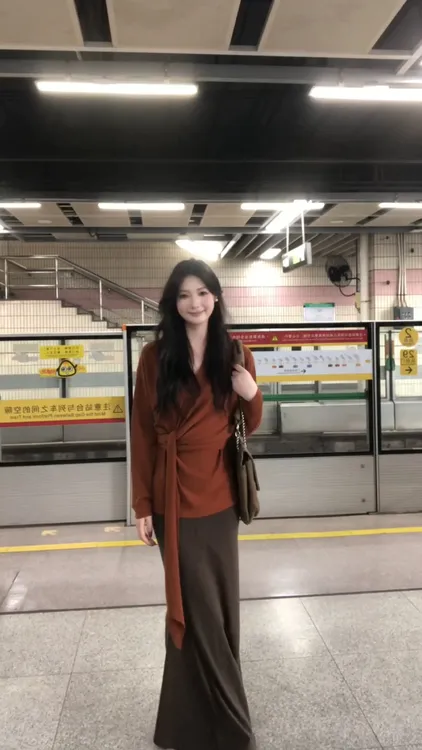 纯欲气质针织衫女早秋法式v领开叉交叉绑带T恤长袖上衣休闲半身裙