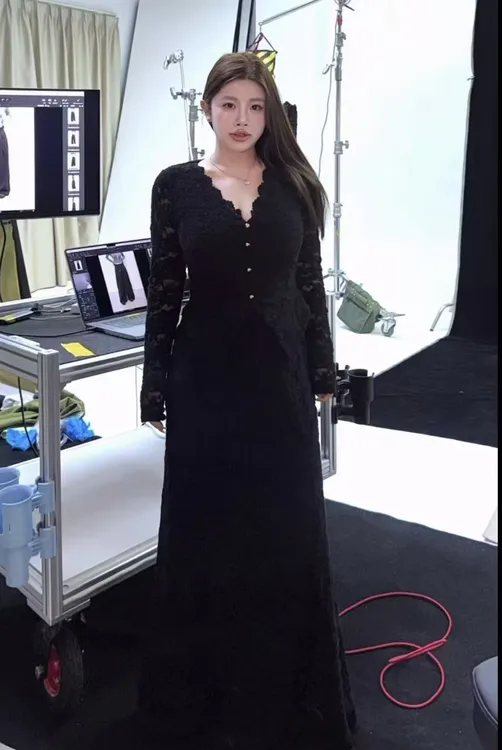 法式赫本风显瘦气质蕾丝拼接V领上衣松紧腰长裙套装6513