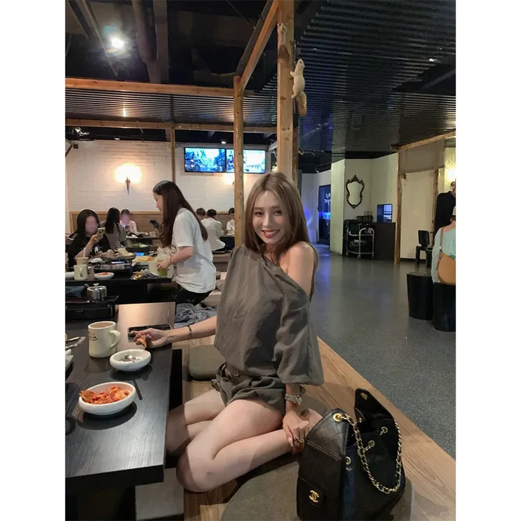 夏季新款修身显瘦穿搭设计款简约风斜肩上衣气质时尚高腰半身裙女