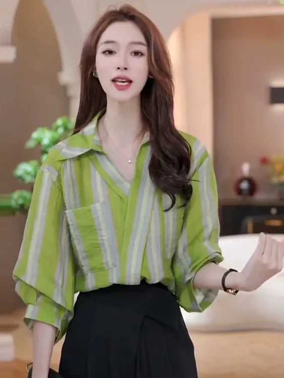589设计感短袖捏褶条纹衬衫女夏季法式气质宽松V领独特漂亮上衣