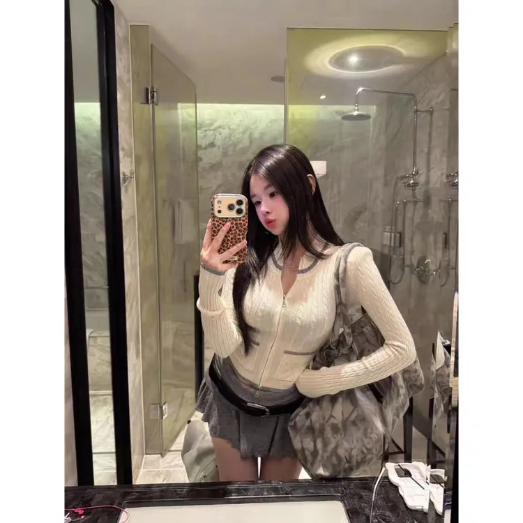 曼曼【恋爱计时~】韩版拼色拉链显瘦针织毛衣