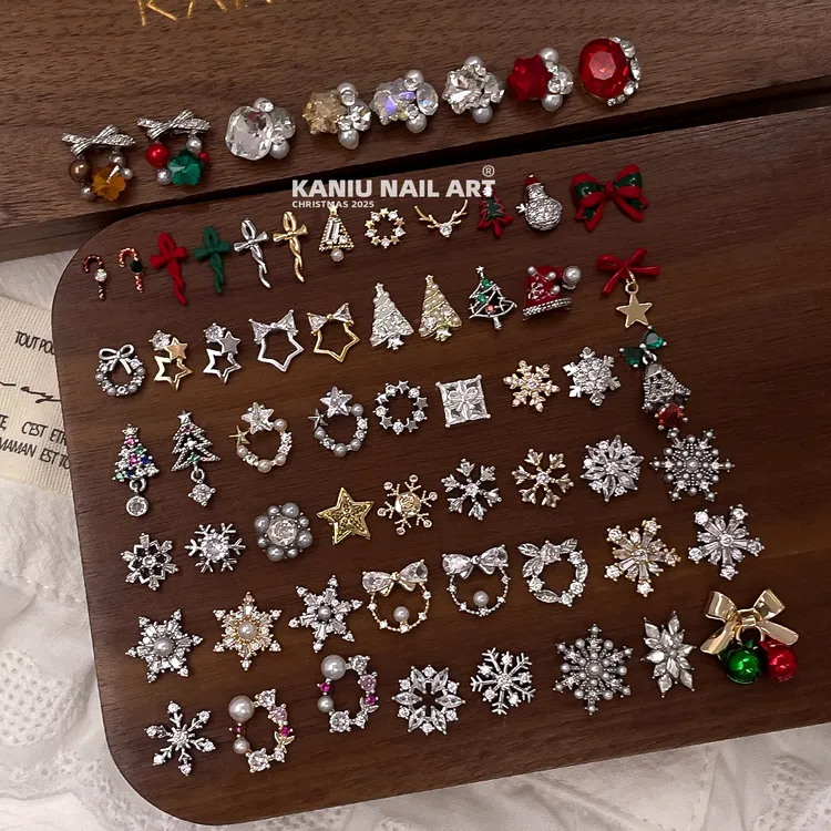珍珠雪花圣诞美甲锆石成品钻2025年新款星星铃铛花环指甲装饰品