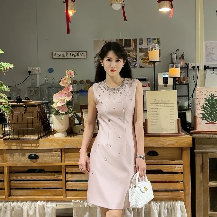 【蜜桃奶昔】2553 安妮老板 千金名媛重工镶钻气质有口袋无袖连衣裙