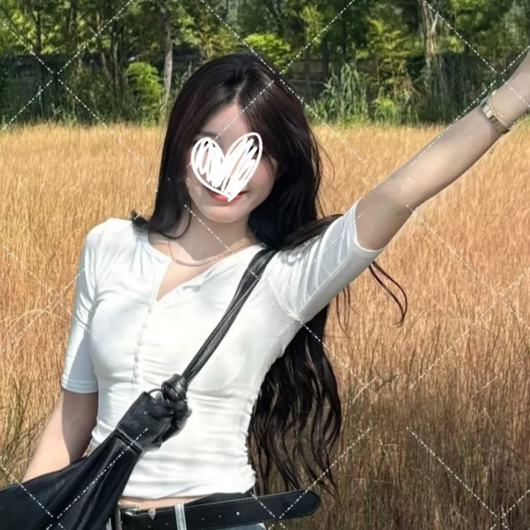 2025年夏季新款高级设计感中袖T恤显瘦气质时尚休闲修身纯欲上衣