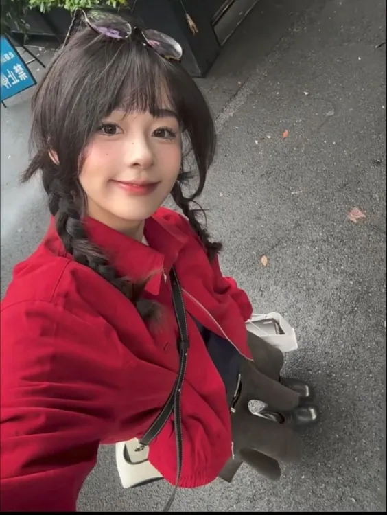 独特超好看初春外套女2025新款韩系高级感秋季短款红色哈灵顿夹克