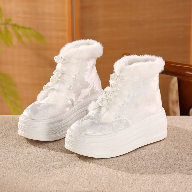 汉服雪地靴女2026年冬季新款加绒短靴古风加厚保暖棉鞋厚底绣花鞋