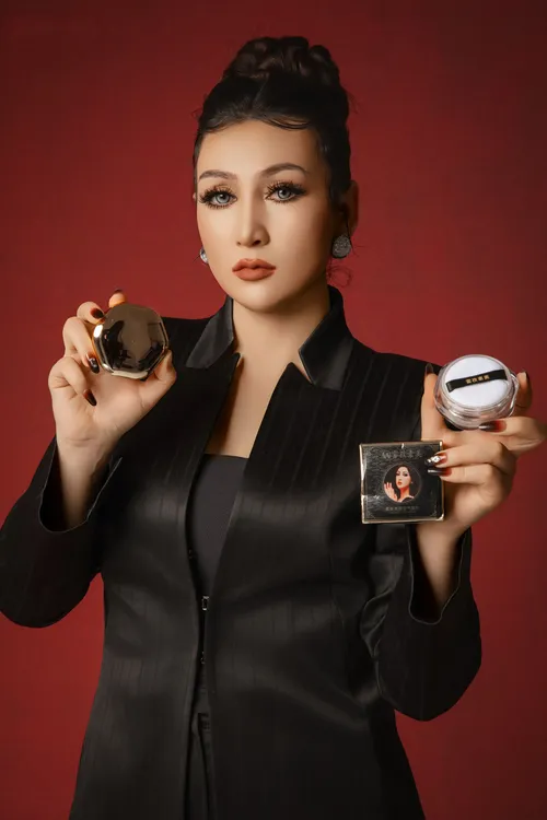  wuzsumaR  柔焦亮颜空气散粉