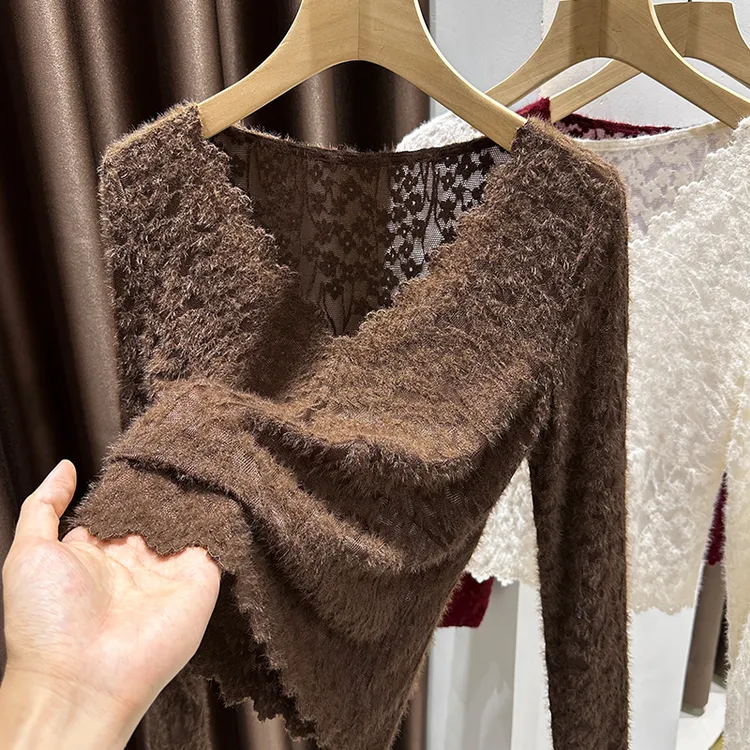 美拉德咖色花纹蕾丝V领打底衫女秋季优雅花边下摆网纱内搭上衣
