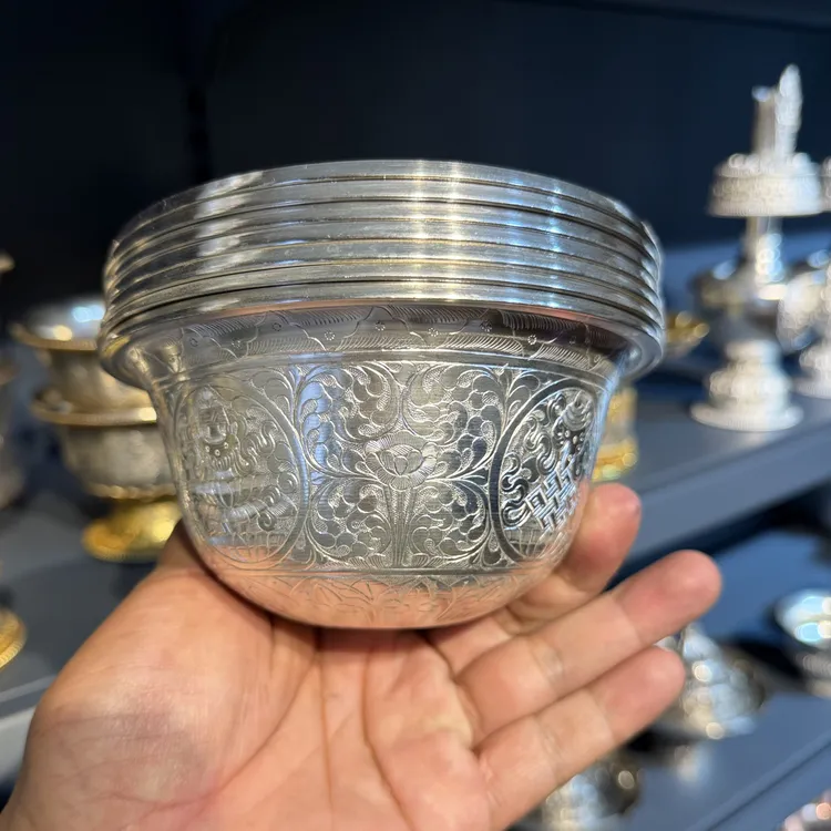 口径11公分，白铜材质供水碗藏式银碗银碗，纯手工艺品。纯银藏式