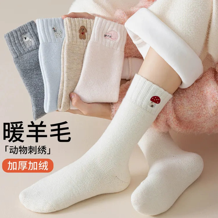 羊毛袜子女秋冬季加厚加绒保暖中筒袜可爱卡通刺绣长筒睡眠月子袜