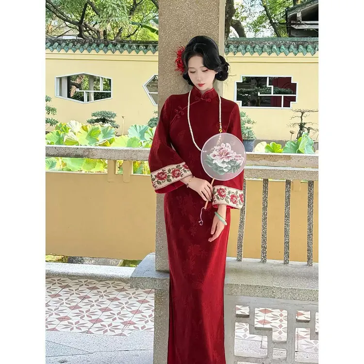 2025年复古百搭原创自制新中式红色订婚刺绣旗袍裙红墙蝴蝶倒大袖