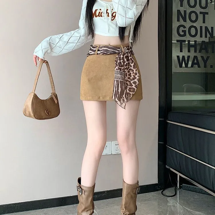 复古鹿皮绒配丝巾设计感短裙高腰修身显瘦百搭时髦半身裙女秋冬