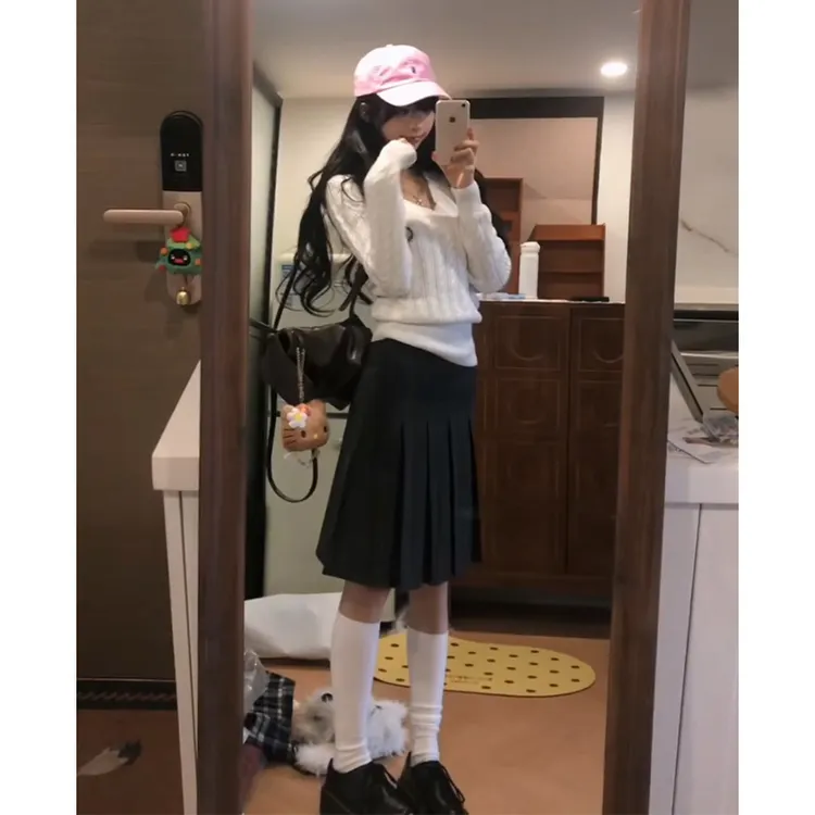 2025秋冬新款女韩系穿搭修身V领长袖毛衣上衣高腰显瘦百褶半身裙