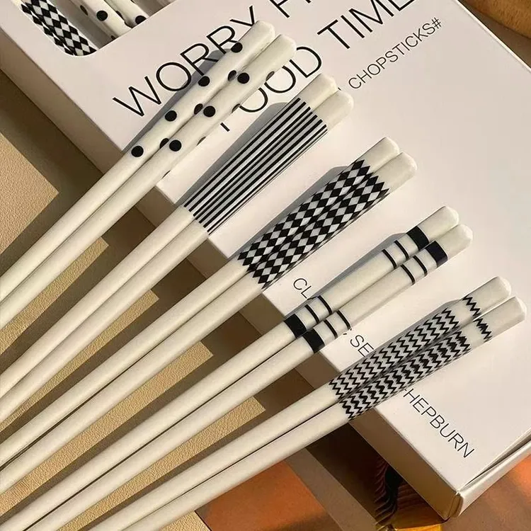 赫本风陶瓷筷子家用耐高温简约一盒5双装一人一筷网红筷