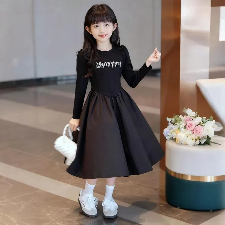 女童连衣裙秋装2025新款中大童韩版休闲风长袖小黑裙女孩秋季长裙