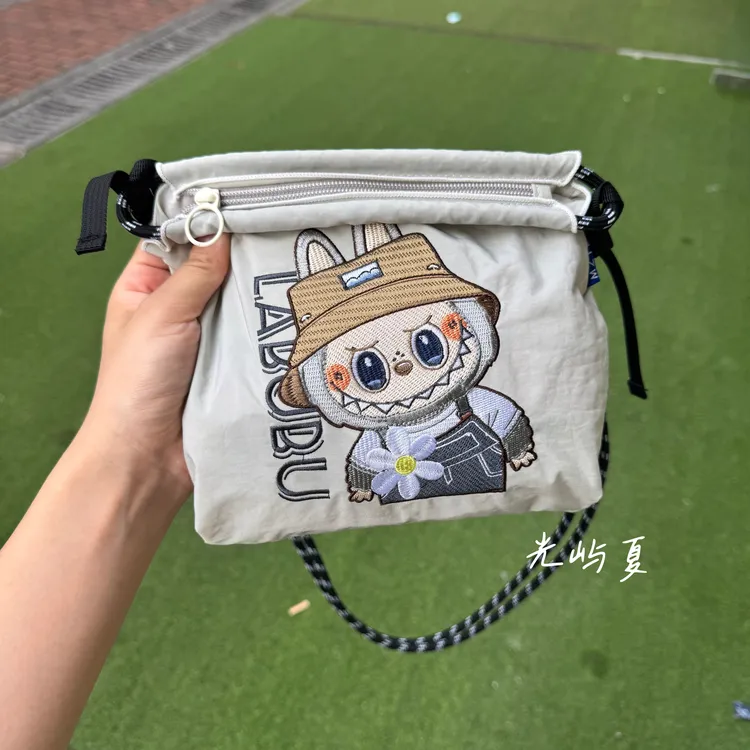 刺绣尼龙包逛街拉链斜跨包休闲防水百搭女士