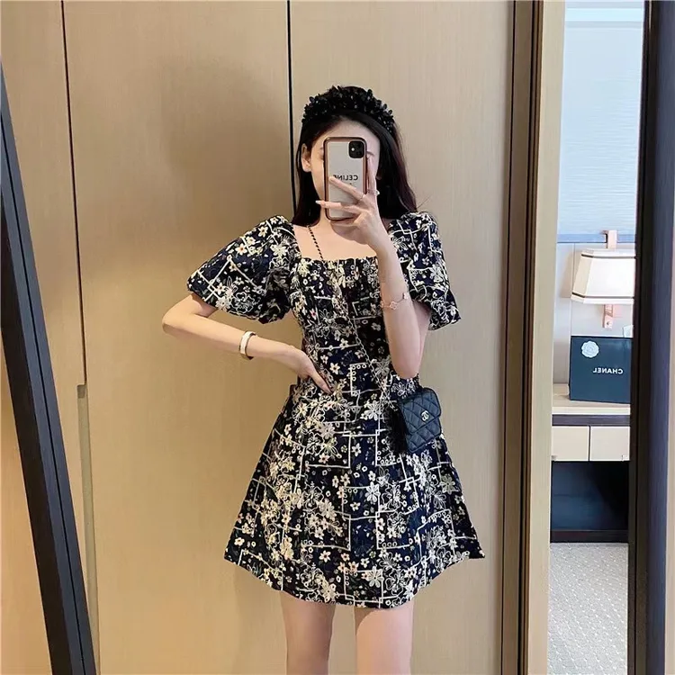 大量现货法式碎花连衣裙女装夏季名媛气质显瘦复古方领泡泡袖裙子