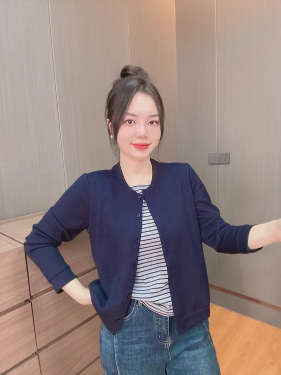 御妍婷条纹假两件长袖显瘦正肩圆领上衣女百搭弹力秋冬衣服5511