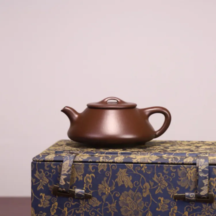 德根石瓢，撇口设计，冯文婷·原矿老紫泥 150cc，内推14孔出水