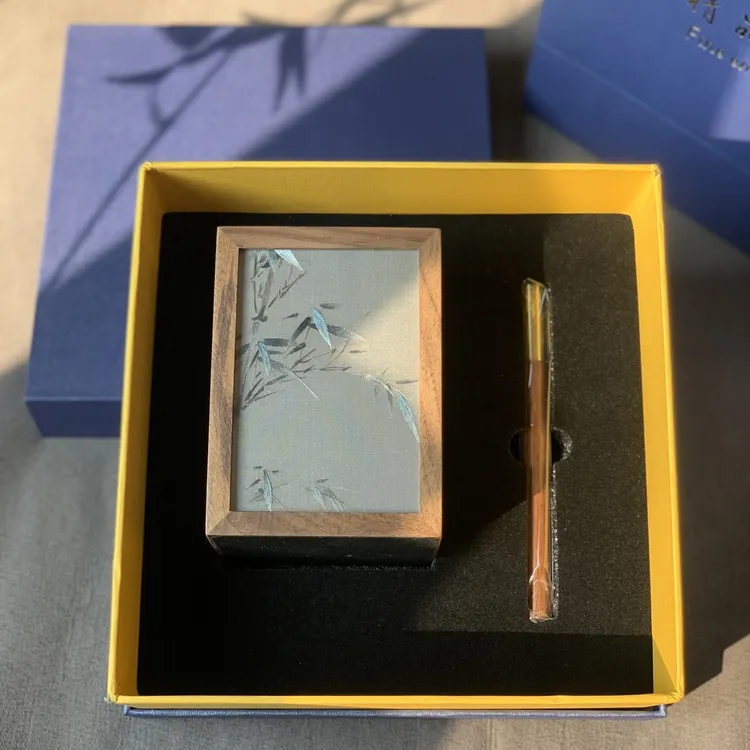 苏绣摆件胡桃木笔筒送老师中国风礼物送学长礼品送老外特色礼物