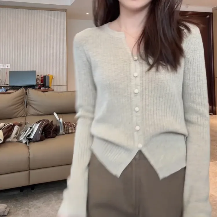 《布蕾暖茶》2025新款秋冬时尚百搭修身针织衫上衣LK2507259