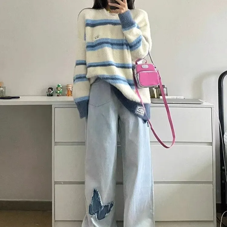 国潮复古蝴蝶刺绣浅蓝色牛仔裤女秋新款美式高街设计感直筒裤裤子