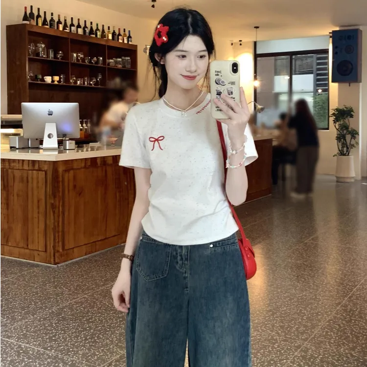 白色不规则正肩短袖t恤女夏季新款韩系穿搭刺绣褶皱卡腰短款上衣