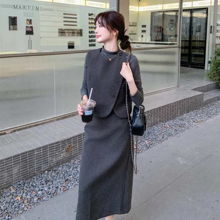 灰色法式高级感小香风马甲套装裙女2025秋季气质显瘦半身裙三件套