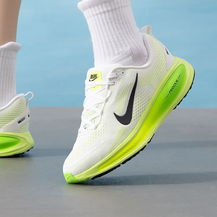 Nike耐克女鞋跑鞋秋冬新款VOMERO 18透气运动鞋缓震跑步鞋HQ2157
