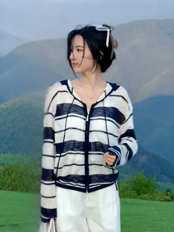 2025早秋新款撞色条纹连帽长袖针织衫女巨好看的薄款防晒外套上衣