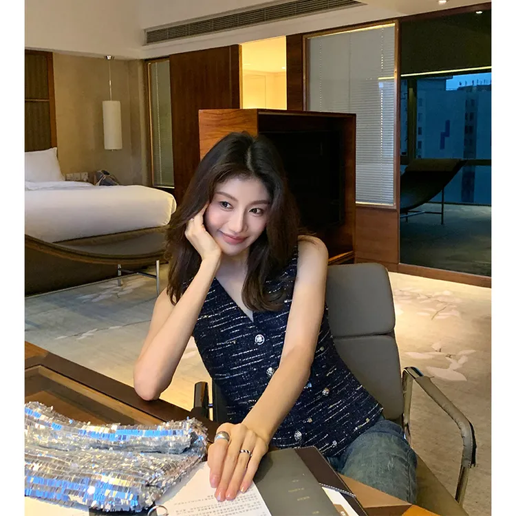 【ALONE SAVOR】龍喜儿法式气质小香风复古粗花V领马甲J660