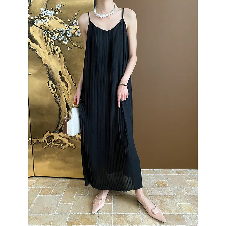夏季新款设计感小众宽松气质V领梨型百褶长款吊带连衣裙裙子