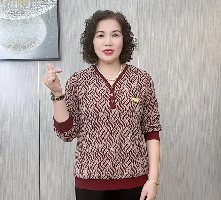 减龄妈妈装弹力织棉秋季小衫撞色V领套头刺绣上衣长袖T恤印花单衣
