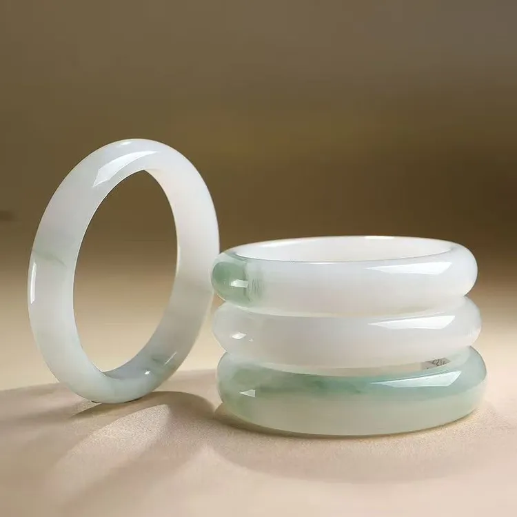 100%纯天然新疆天山翠玉手镯适合各种人群佩戴玉镯子美人镯时尚镯