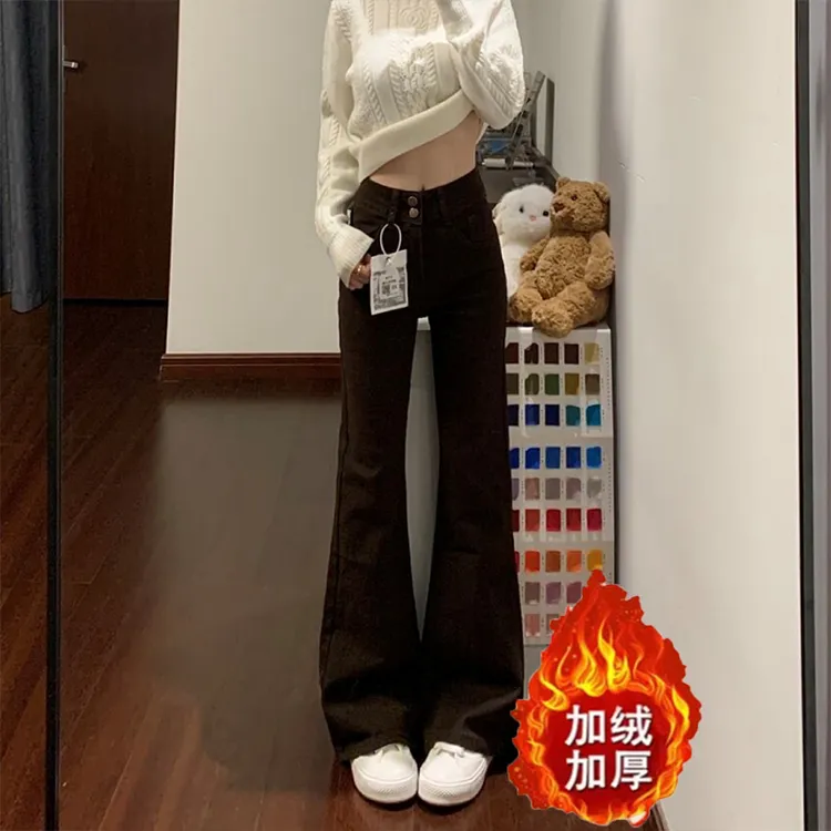 美式复古水洗做旧翘臀微喇裤女2025冬季显瘦双扣棕色喇叭牛仔裤子