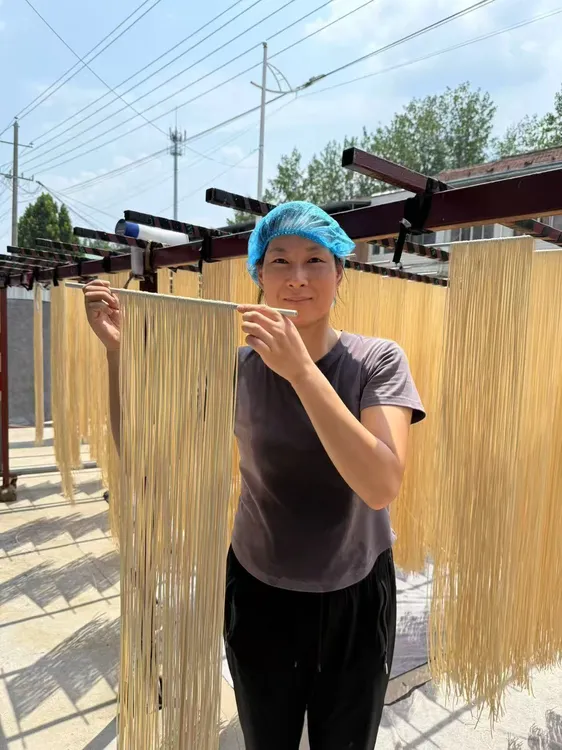 青儿农家自制纯小麦面粉挂面