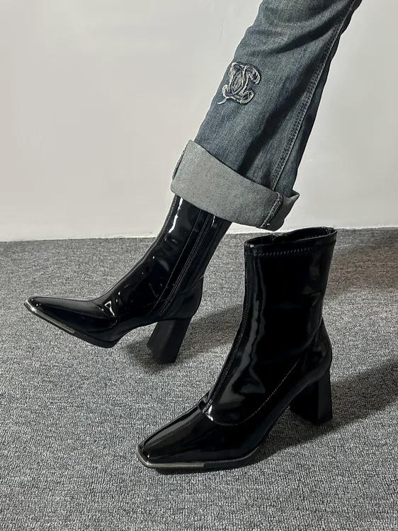 肯豆同款短靴女2025年秋冬新款爆款方头漆皮高跟鞋粗跟显瘦马丁靴