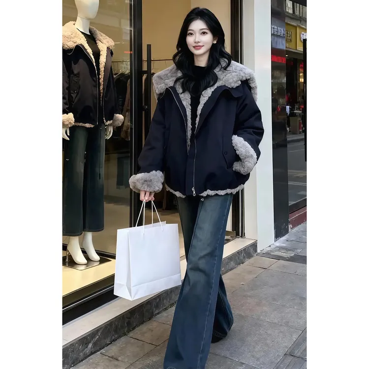 2025冬季新款韩系设计感撞色拼接两面穿时髦翻领连帽毛毛厚外套女