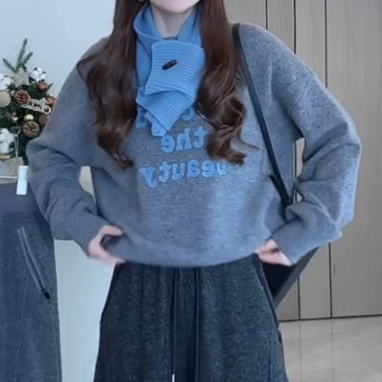 新款洋气松弛感百搭宽松圆领软糯字母刺绣毛衣LK2509388