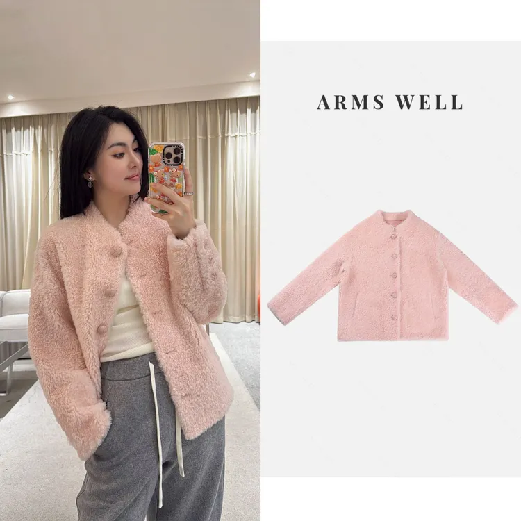 ARMS WELL王囡囡 粉色皮毛一体拉贡纽扣毛绒绒外套 S280