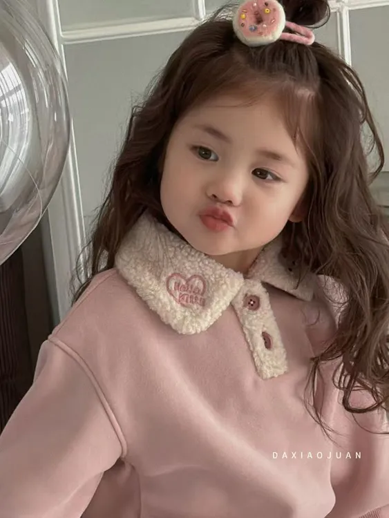 2025深秋冬女童新品粉色爱心加绒两件套冬幼儿外出服超萌炸街