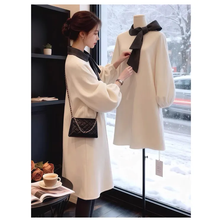 高级感超好看白色连衣裙子女秋冬新款法式气质设计感蝴蝶结毛呢裙