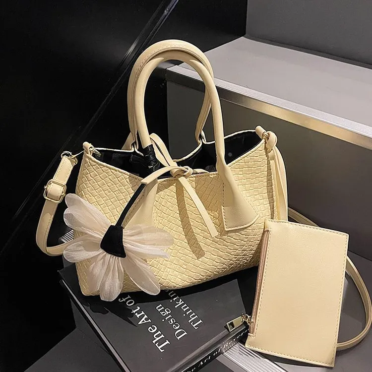 设计感时尚手提小包包女2025新款通勤百搭斜挎包高级感外出小拎包