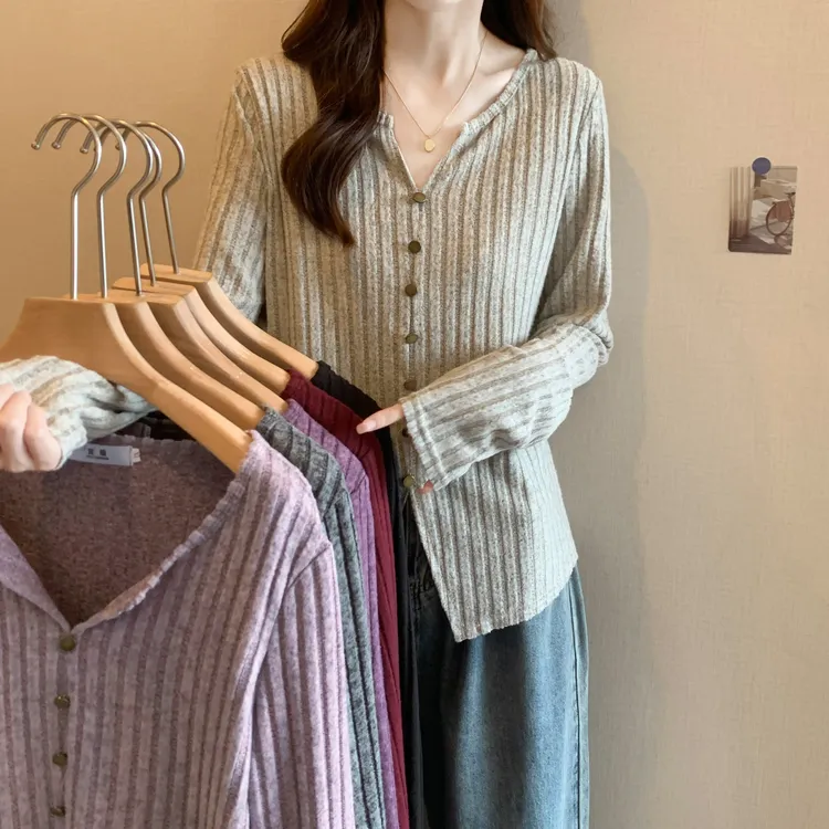 大码胖mm减龄显瘦设计感修身针织打底衫女秋冬季内搭上衣068
