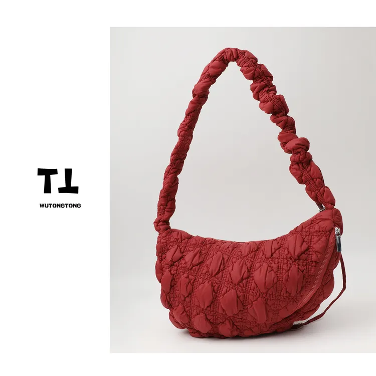 11/07【吴童优选】大号褶皱云朵包女泡泡单肩斜挎包饺子包62908