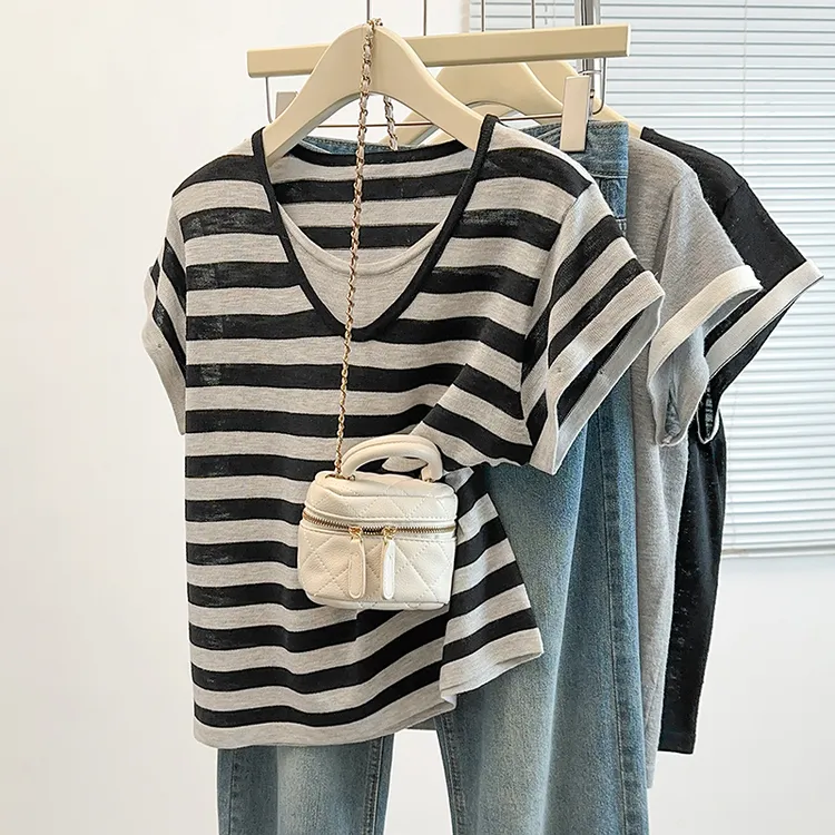 假两件撞色v领短袖T恤女夏季新款大码胖mm宽松显瘦设计感别致上衣