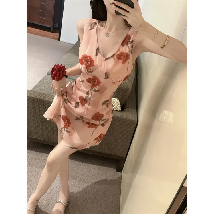 夏季新款法式复古玫瑰花开夏日度假V领清透印花连衣裙气质背心裙