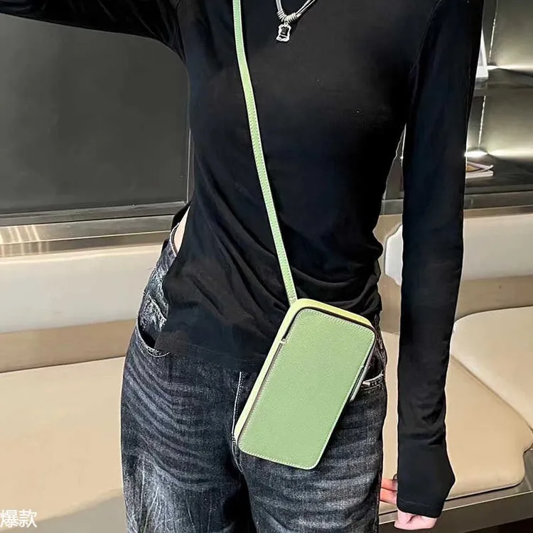 2024新款简约时尚十字纹牛皮手机包单肩包真皮迷你小包锁扣斜挎包