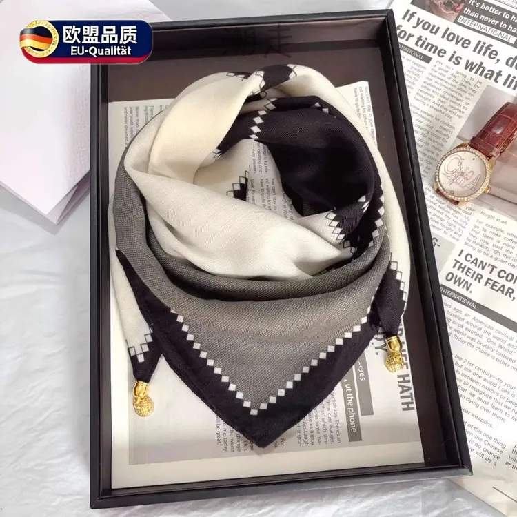 棉麻磁吸扣方巾春秋冬新款65X65印花防风护颈高级时尚围脖围巾